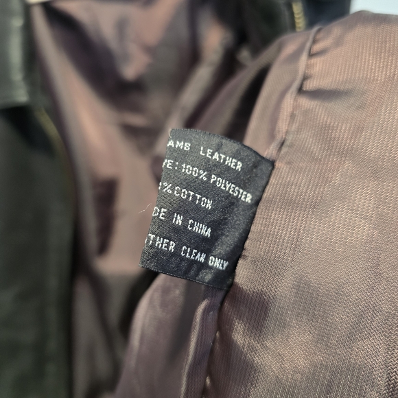 Men's Classic Black Leather Bomber Jacket - Picture 15 of 15